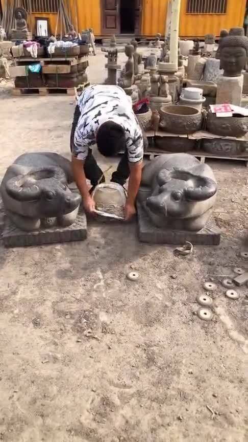 漢白玉石雕牛,堪稱絕世孤品,一對定價30萬